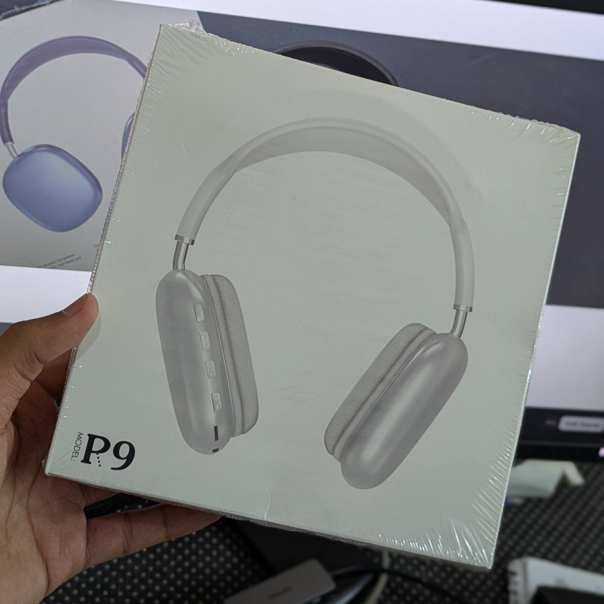P9 - Wireless Bluetooth Headphones.